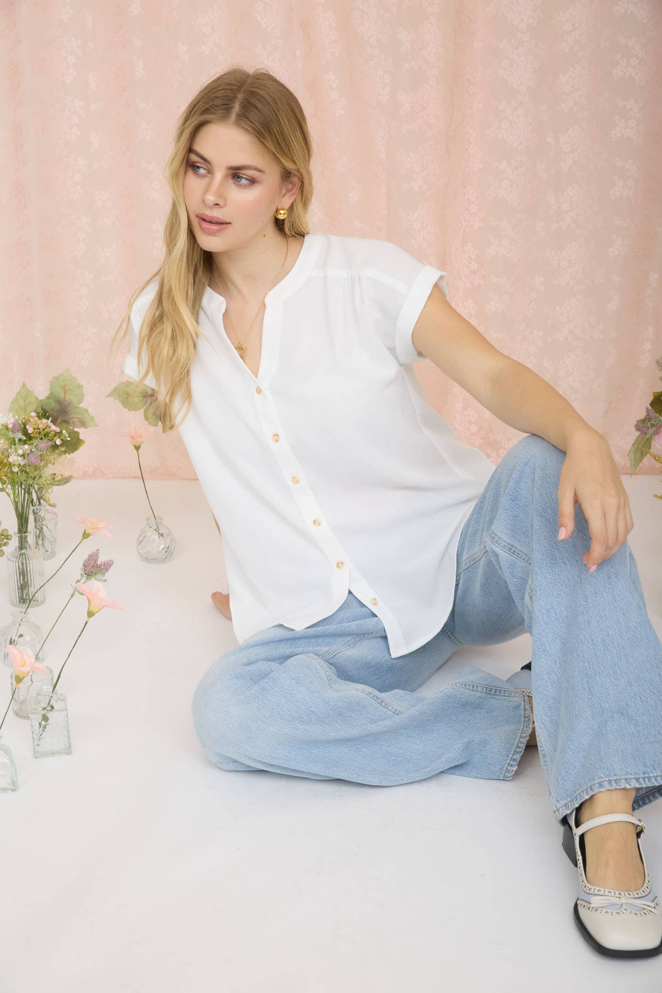 CUFFED SLEEVE BUTTON DOWN LIGHTWEIGHT TOP: WHITE
