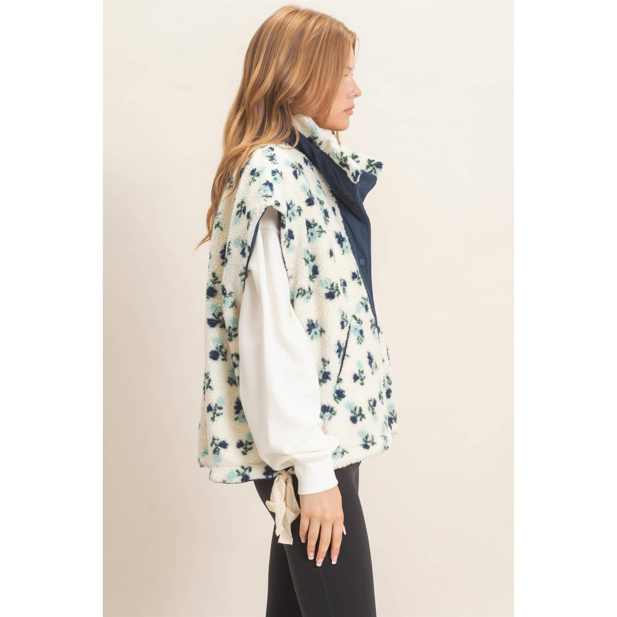 Cordelia Floral Sherpa Vest With Corduroy: BLUE